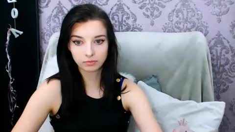 VirginLuna online show from November 13, 2025, 8:30 pm