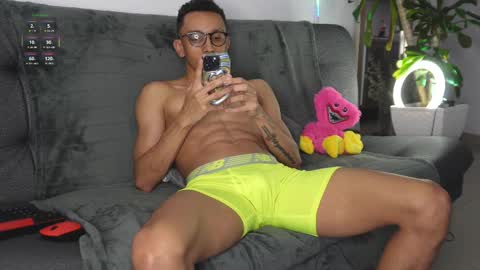 Snapshot of vito_benz chatting on February 20, 2025, 8:47 pm VITO BENZ online show from February 20, 2025, 8:47 pm