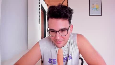 Vito Ferrer online show from October 23, 2025, 3:33 pm