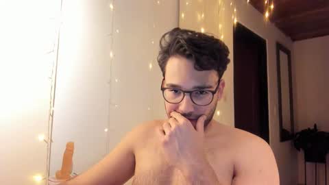 Vito Ferrer online show from December 18, 2025, 2:17 am