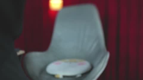 VittaaaPlease help me with your thumbs up its important  online show from December 29, 2024, 10:14 pm