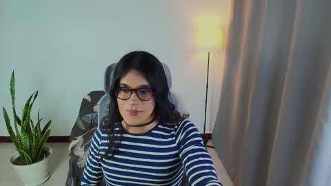 VittaaaPlease help me with your thumbs up its important  online show from October 28, 2025, 11:29 pm