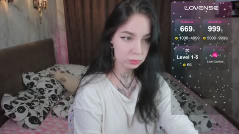 Snapshot of vivi__squirrel chatting on January 25, 2025, 11:23 am Vivi online show from January 25, 2025, 11:23 am