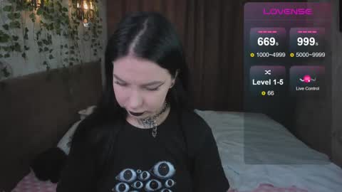Snapshot of vivi__squirrel chatting on February 20, 2025, 2:51 am Vivi online show from February 20, 2025, 2:51 am
