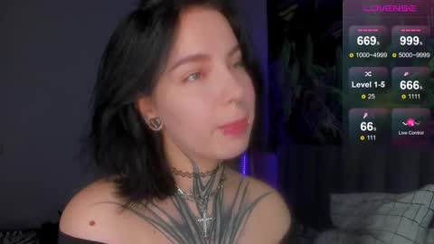Snapshot of vivi__squirrel chatting on September 9, 2025, 1:27 am Vivi online show from September 9, 2025, 1:27 am