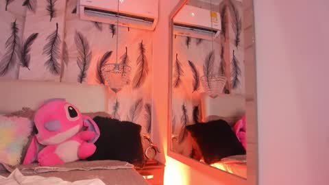 Snapshot of vivi_prinncess chatting on September 24, 2025, 11:08 pm Viviana online show from September 24, 2025, 11:08 pm