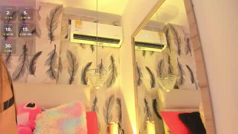 Snapshot of vivi_prinncess chatting on October 1, 2025, 12:16 am Viviana online show from October 1, 2025, 12:16 am