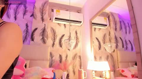 Snapshot of vivi_prinncess chatting on November 2, 2025, 10:34 pm Viviana online show from November 2, 2025, 10:34 pm