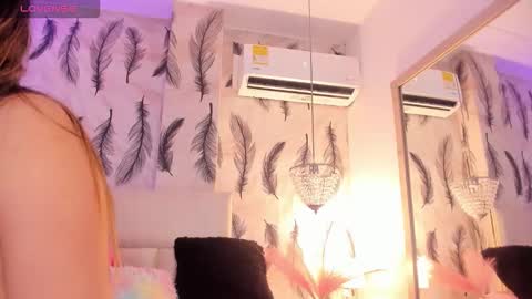 Snapshot of vivi_prinncess chatting on November 10, 2025, 12:20 am Viviana online show from November 10, 2025, 12:20 am