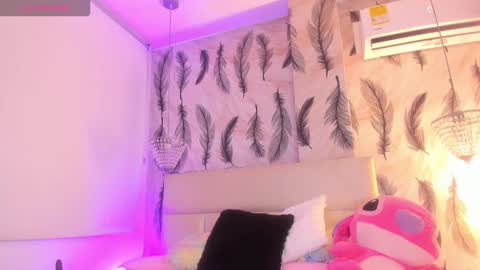 Snapshot of vivi_prinncess chatting on November 19, 2025, 10:43 pm Viviana online show from November 19, 2025, 10:43 pm