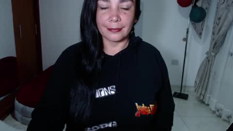 vivian_milf_paint online show from November 24, 2025, 10:53 pm