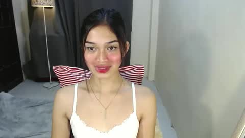 Snapshot of vivian_roberts chatting on December 19, 2024, 12:13 am Vivian online show from December 19, 2024, 12:13 am