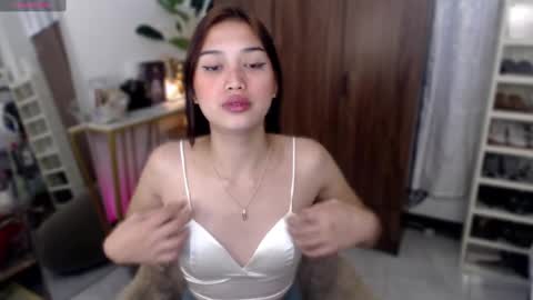 Snapshot of vivian_roberts chatting on November 11, 2025, 2:33 am Vivian online show from November 11, 2025, 2:33 am