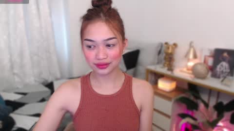 Snapshot of vivian_roberts chatting on December 2, 2025, 12:49 am Vivian online show from December 2, 2025, 12:49 am