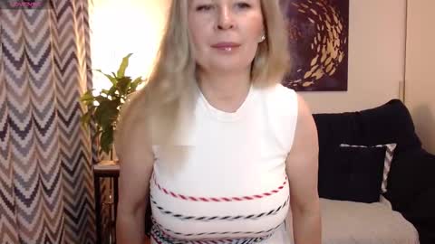 Snapshot of vivian_soul chatting on November 12, 2025, 6:08 pm Vivian online show from November 12, 2025, 6:08 pm