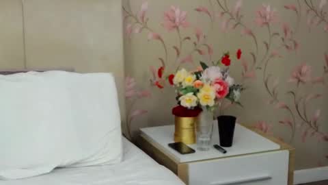 Vivian online show from December 18, 2024, 11:02 am