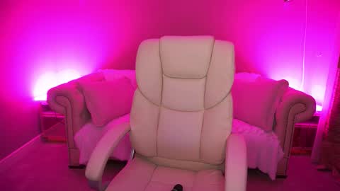 Vivien online show from October 21, 2025, 8:09 pm