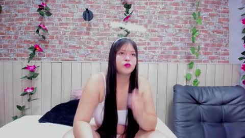 Vivian online show from December 18, 2025, 11:27 am