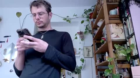 Viv online show from February 19, 2025, 9:06 am