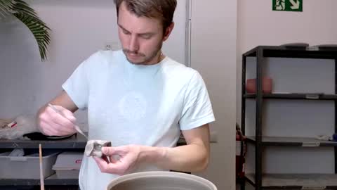 Viv online show from February 28, 2025, 8:50 pm