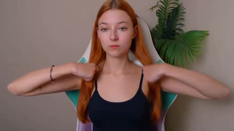 Snapshot of vivien_leight chatting on October 22, 2025, 6:07 pm Vivien online show from October 22, 2025, 6:07 pm