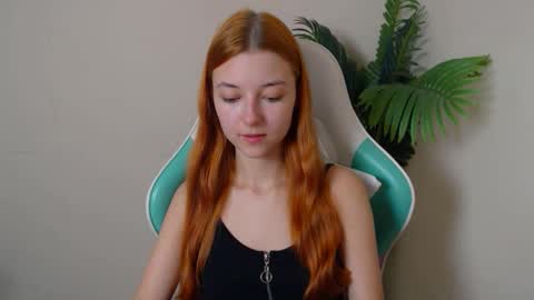 Snapshot of vivien_leight chatting on October 24, 2025, 6:15 pm Vivien online show from October 24, 2025, 6:15 pm