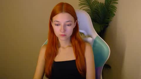 Snapshot of vivien_leight chatting on November 10, 2025, 7:24 pm Vivien online show from November 10, 2025, 7:24 pm