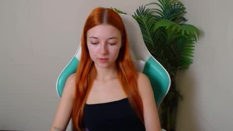 Snapshot of vivien_leight chatting on November 26, 2025, 6:42 pm Vivien online show from November 26, 2025, 6:42 pm