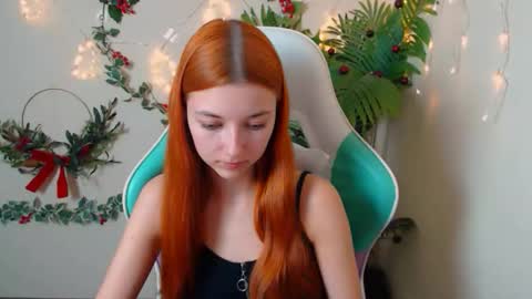 Snapshot of vivien_leight chatting on December 4, 2025, 6:49 pm Vivien online show from December 4, 2025, 6:49 pm