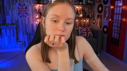 Vivien online show from December 12, 2024, 8:32 pm