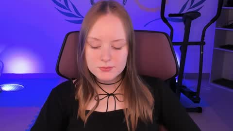 Vivien online show from December 14, 2024, 1:27 pm