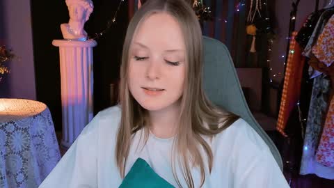 Vivien online show from December 28, 2024, 7:22 pm