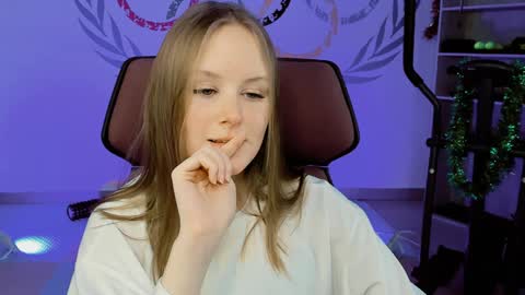 Vivien online show from December 31, 2024, 8:15 am