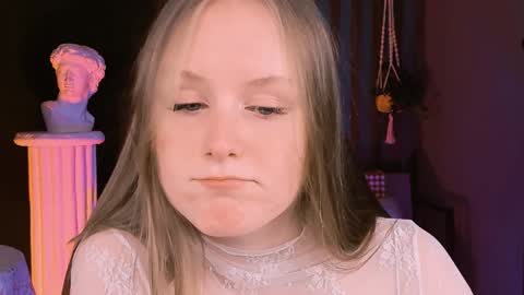 Vivien online show from February 5, 2025, 7:53 pm