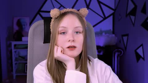 Vivien online show from February 13, 2025, 1:48 pm