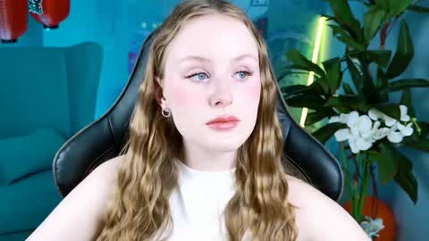 Vivien online show from November 4, 2025, 9:08 am