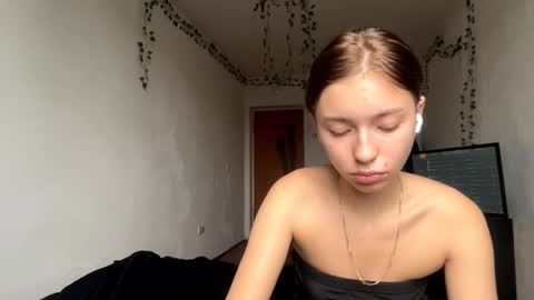 Vivi online show from November 10, 2025, 7:18 am