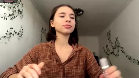 Vivi online show from December 15, 2025, 9:35 am