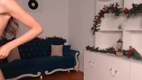 Snapshot of vivienneclement chatting on December 15, 2024, 7:21 pm Vivienne online show from December 15, 2024, 7:21 pm