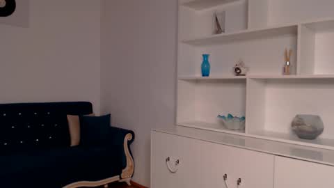 Snapshot of vivienneclement chatting on March 5, 2025, 7:38 pm Vivienne online show from March 5, 2025, 7:38 pm