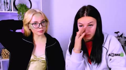 vivy_star online show from November 1, 2025, 8:11 pm