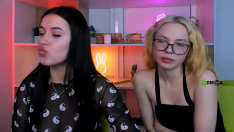 vivy_star online show from November 15, 2025, 9:28 am