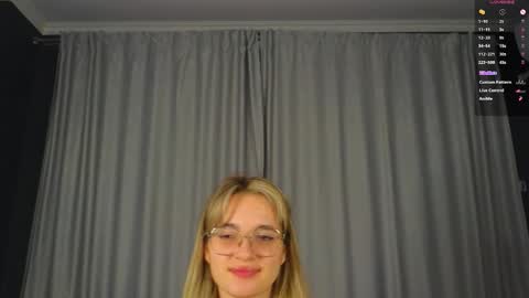 vivyboo111 online show from October 26, 2025, 8:37 pm