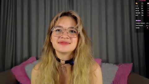 vivyboo111 online show from November 30, 2025, 8:24 pm