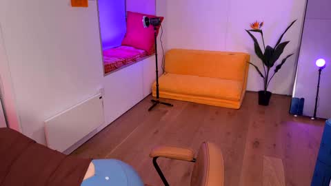 Polly  Online mostly at 9pm-2am UK Time online show from February 8, 2025, 6:55 pm