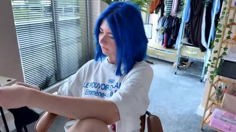 Polly  Online mostly at 9pm-2am UK Time online show from September 18, 2025, 4:53 pm