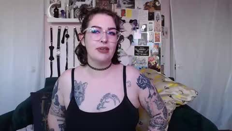 Snapshot of vixinvvitch chatting on October 7, 2025, 8:06 pm VIXIN online show from October 7, 2025, 8:06 pm
