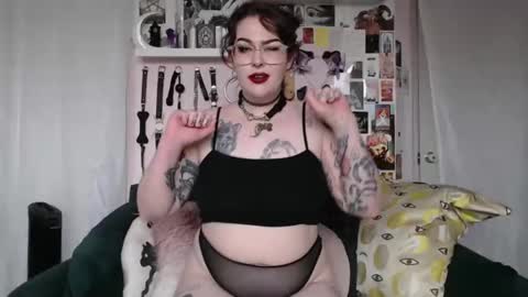 Snapshot of vixinvvitch chatting on October 15, 2025, 7:14 pm VIXIN online show from October 15, 2025, 7:14 pm