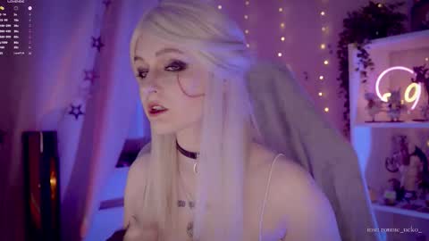 Snapshot of vronnier chatting on September 21, 2025, 5:47 pm vronnier online show from September 21, 2025, 5:47 pm