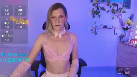 Snapshot of vulgar_wife chatting on October 17, 2025, 10:23 pm Vikky online show from October 17, 2025, 10:23 pm